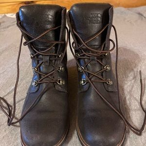 Women’s North Face leather boot size 7